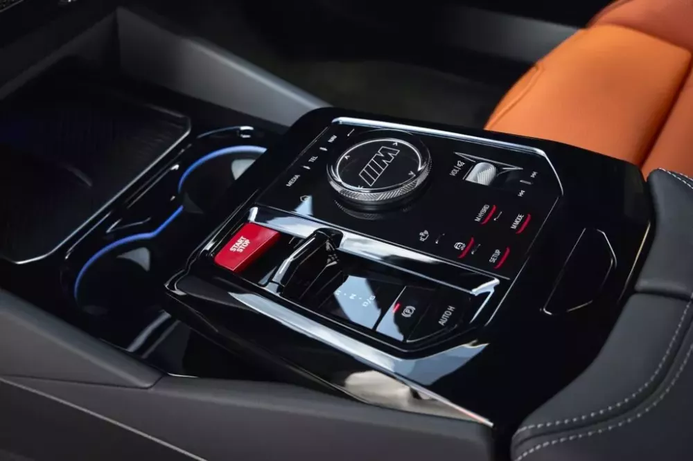 BMW M5 Sedan 2025: Thiết kế và động cơ mới mạnh hơn