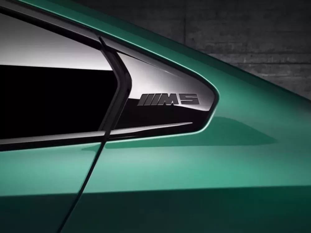 BMW M5 Sedan 2025: Thiết kế và động cơ mới mạnh hơn