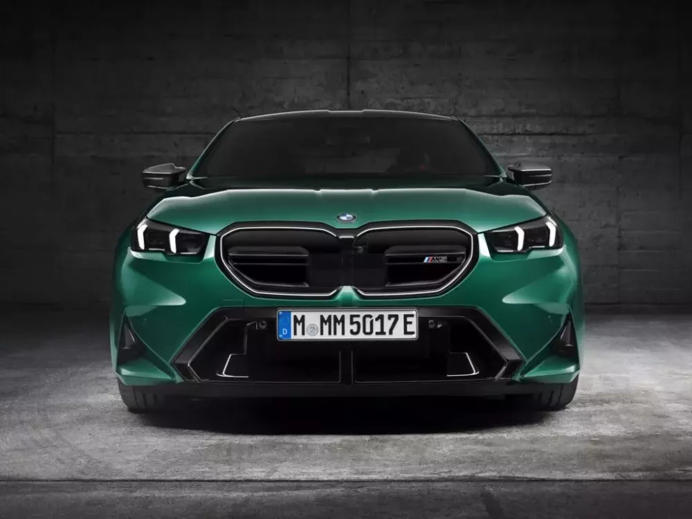 BMW M5 Sedan 2025: Thiết kế và động cơ mới mạnh hơn